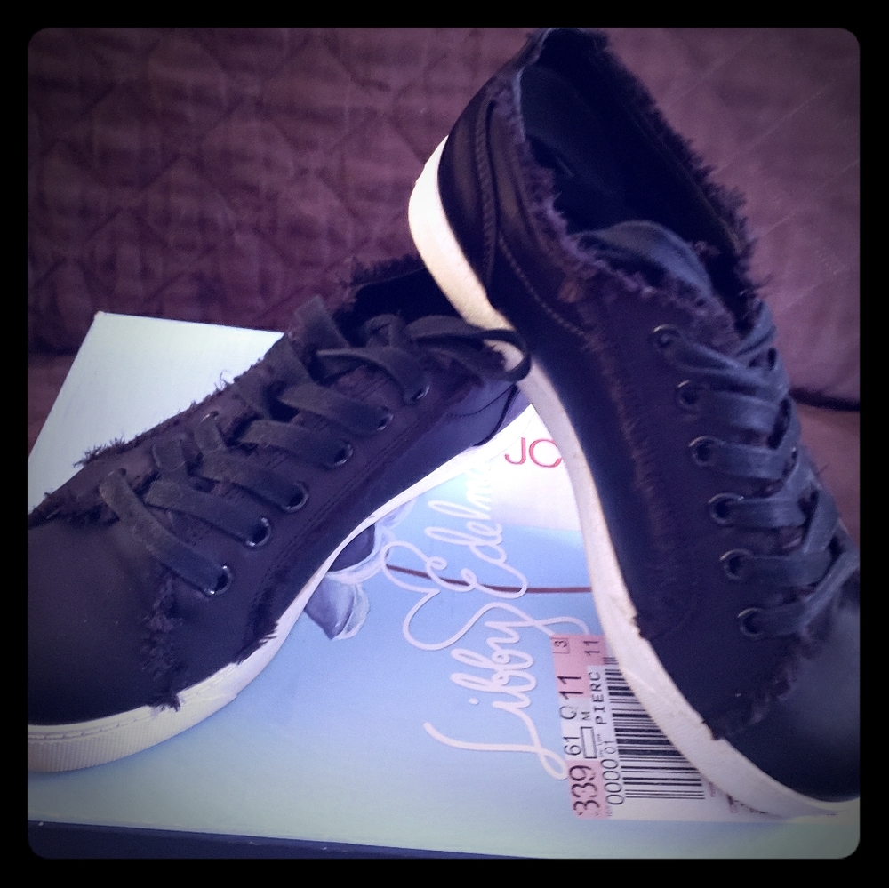 Womens Tennis shoe